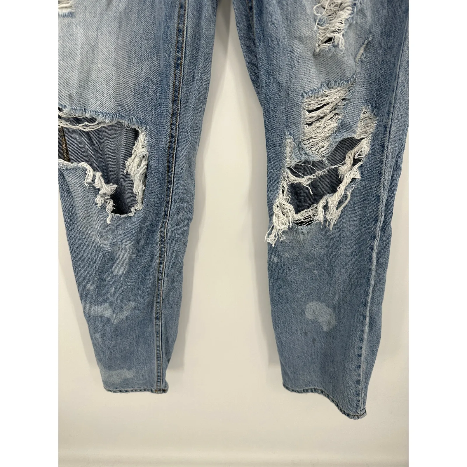 Pacsun Women's Light Wash Distressed 90's Boyfriend Loose Fit Jeans Size 29 - Image 4