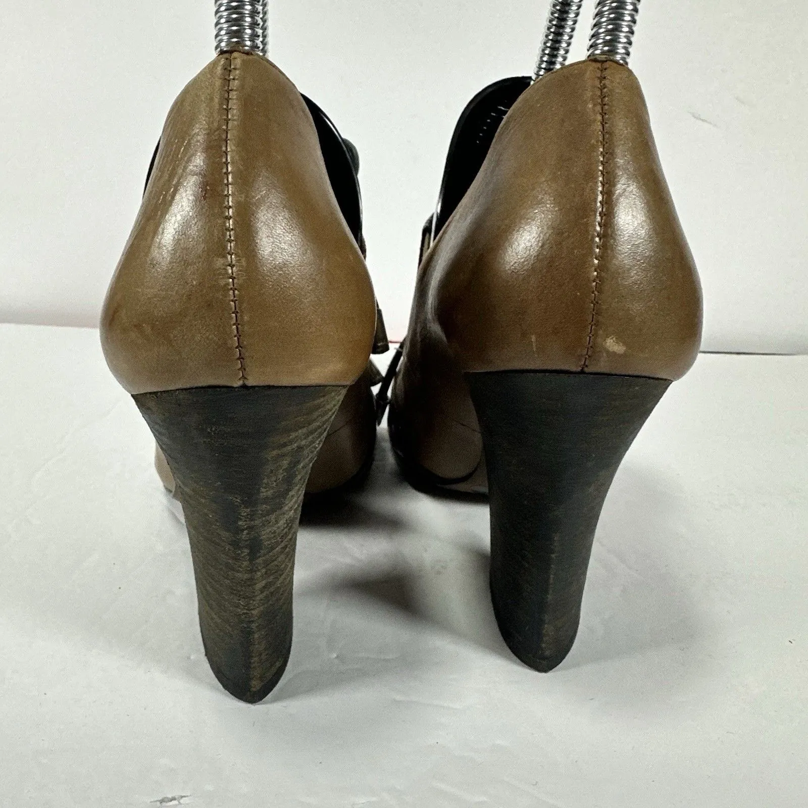 BCBGMAXAZRIA Leather Shooties Heels 6B Brown Faux Croc Lace Up Mixed Media - Image 4