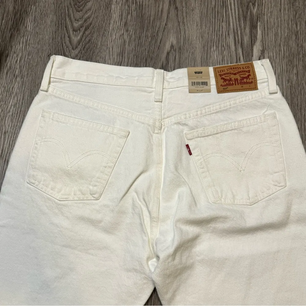 - Levi’s 501 women’s white distressed jeans - NWT - 30x30 - Image 5