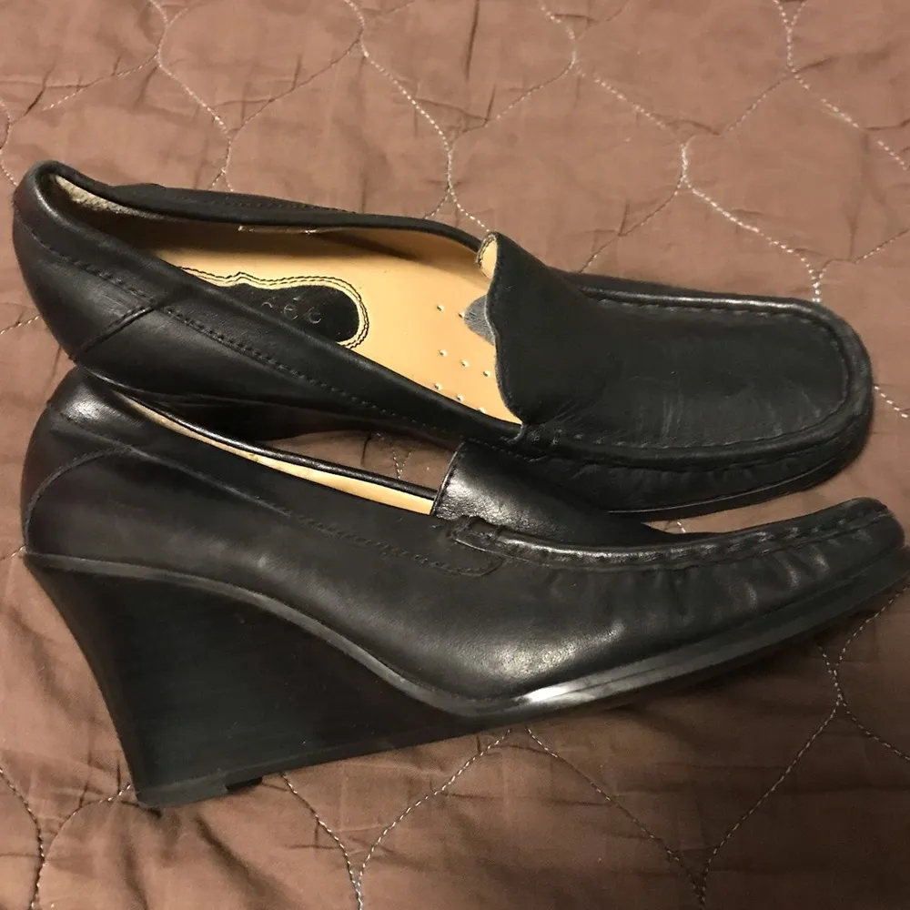 Black Glacee Wedge Heels Size 8 - Image 2