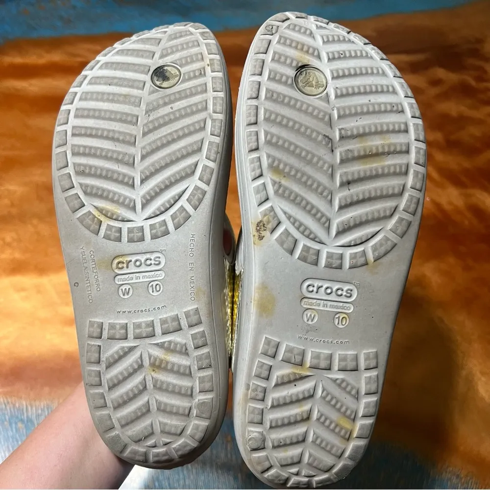 CROCS Metallic Sandals size 10 gray thong - Image 5