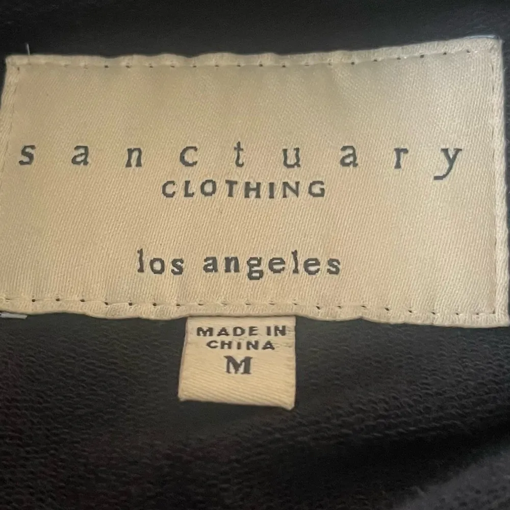 Sanctuary jacket, size medium. It zips up front with an oversized snap closure. - Image 6