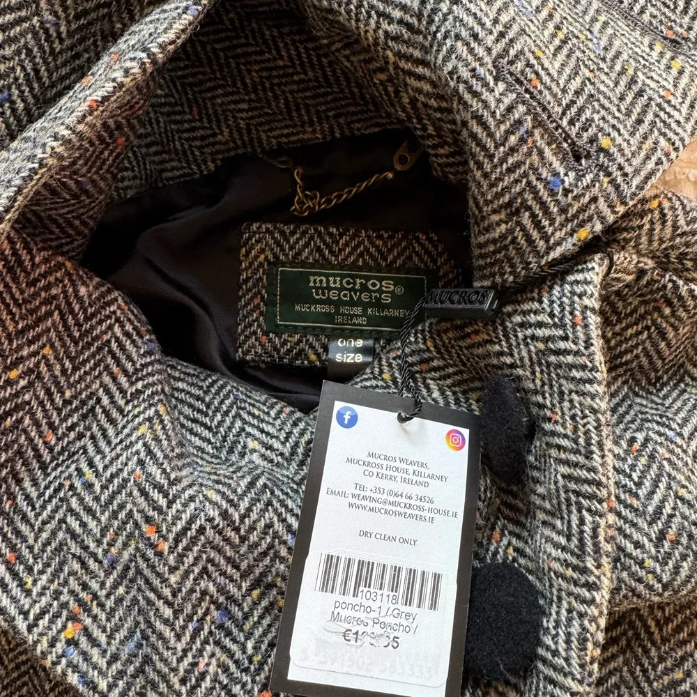 Mucros Tweed Poncho - Image 7