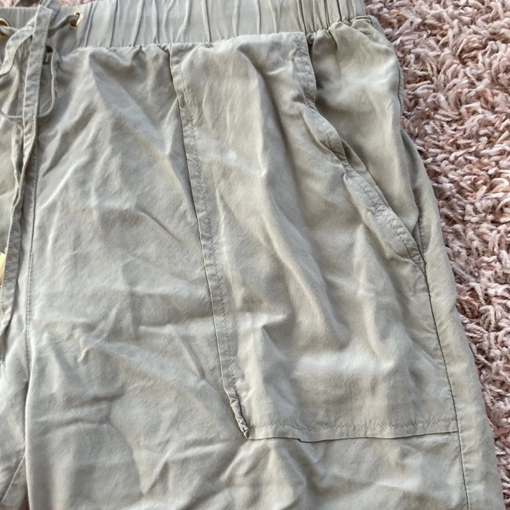 Michael Kors deep pocket draw string shorts in khaki green sz S GUC - Image 4