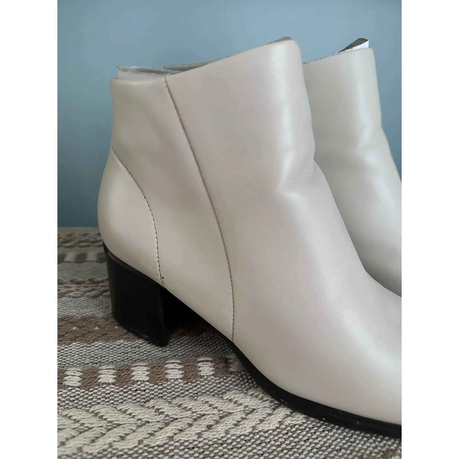 White Leather Boots With Heel Side Zipper by White Mountain Fairchild Size 8.5 M - Image 4