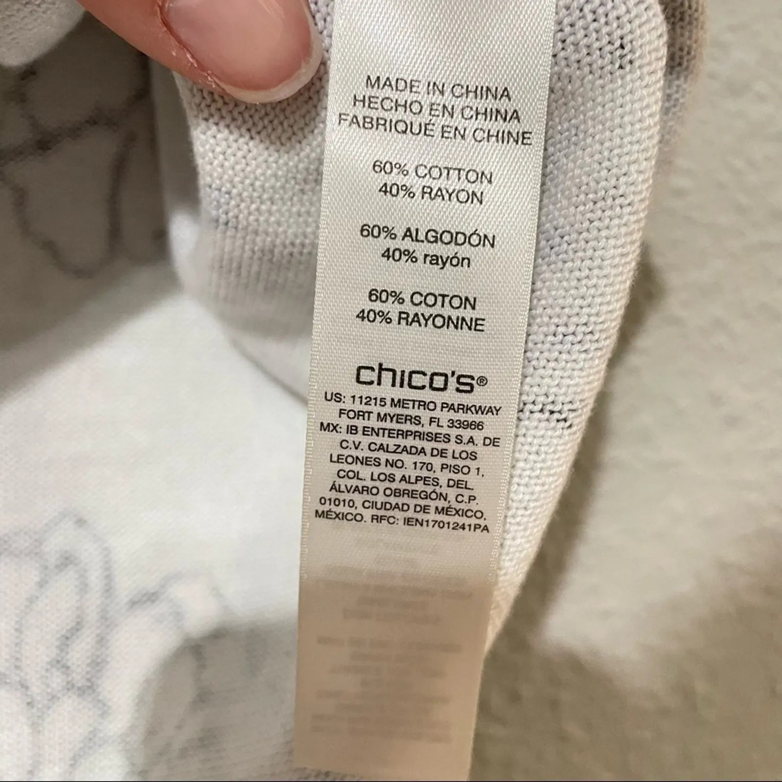 Chicos White Blue & Purple Floral Print Sleeveless Top Womens M Sweater Knit - Image 4