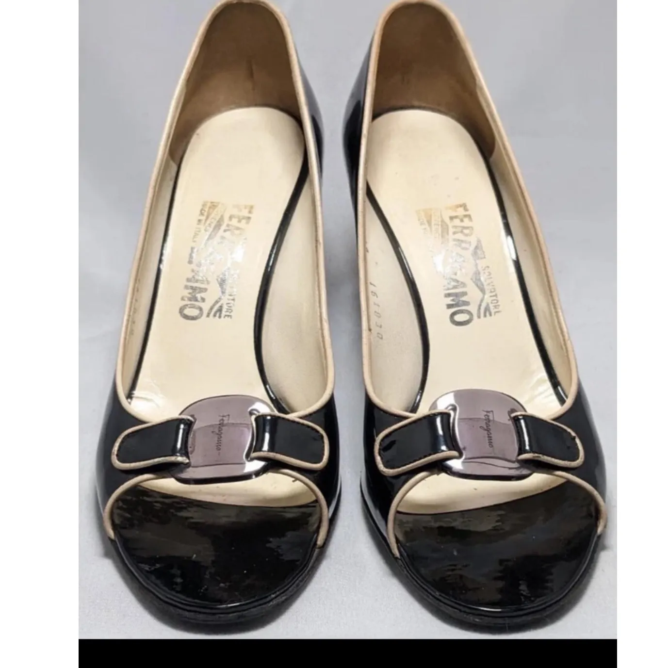 Salvatore Ferragamo Black Patent Leather Gancini Peep Toe HeelMade in Italy 7.5 - Image 7