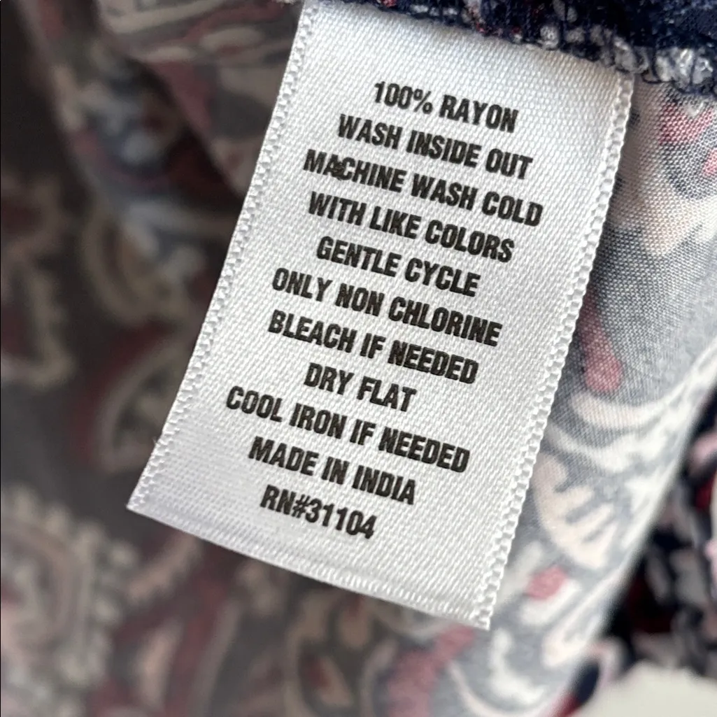 Crown & Ivy Size Large Paisley Blouse navy blue with pattern - Image 7