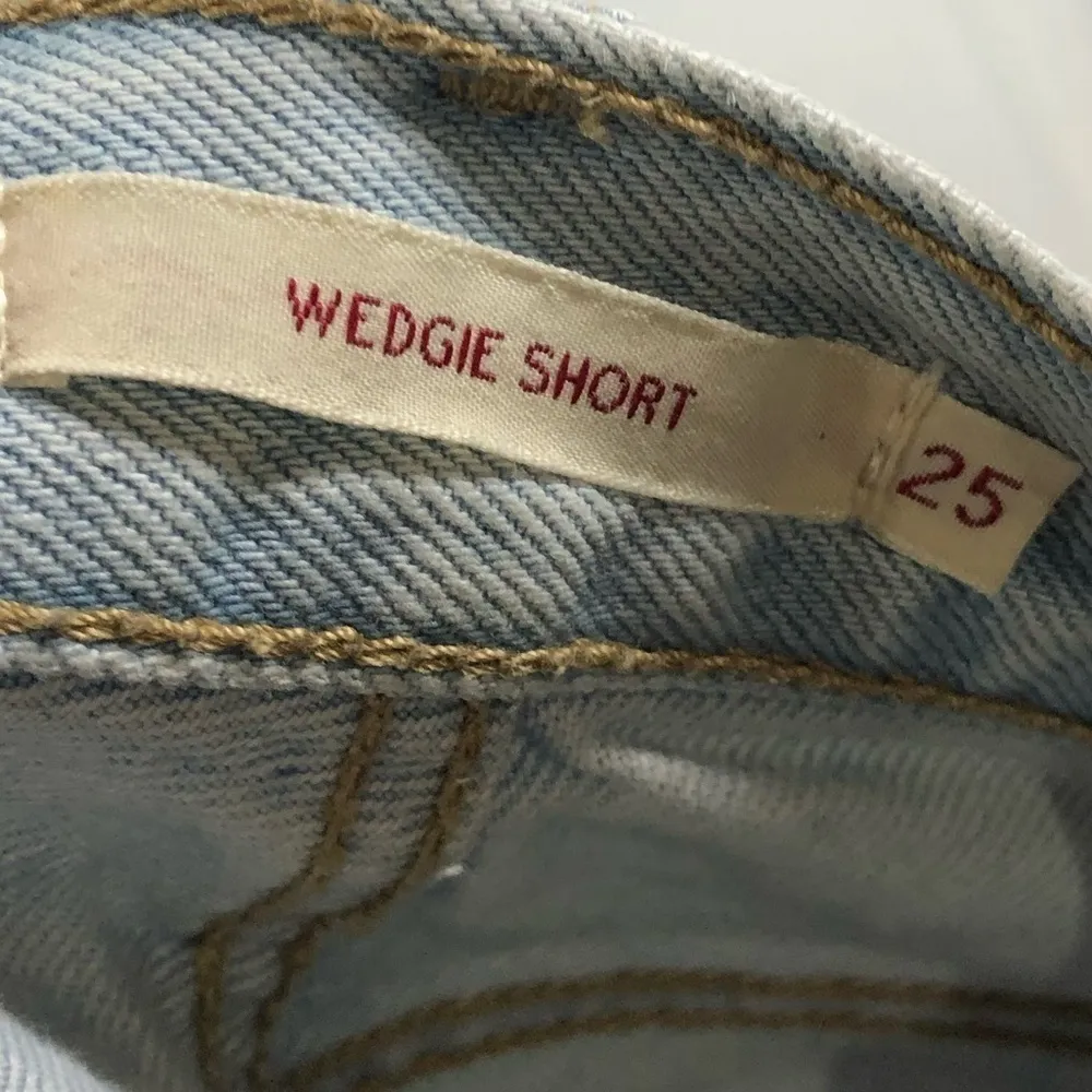 Levi's Light Blue Wash High Rise Wedgie Distressed Denim Shorts 25 - Image 5