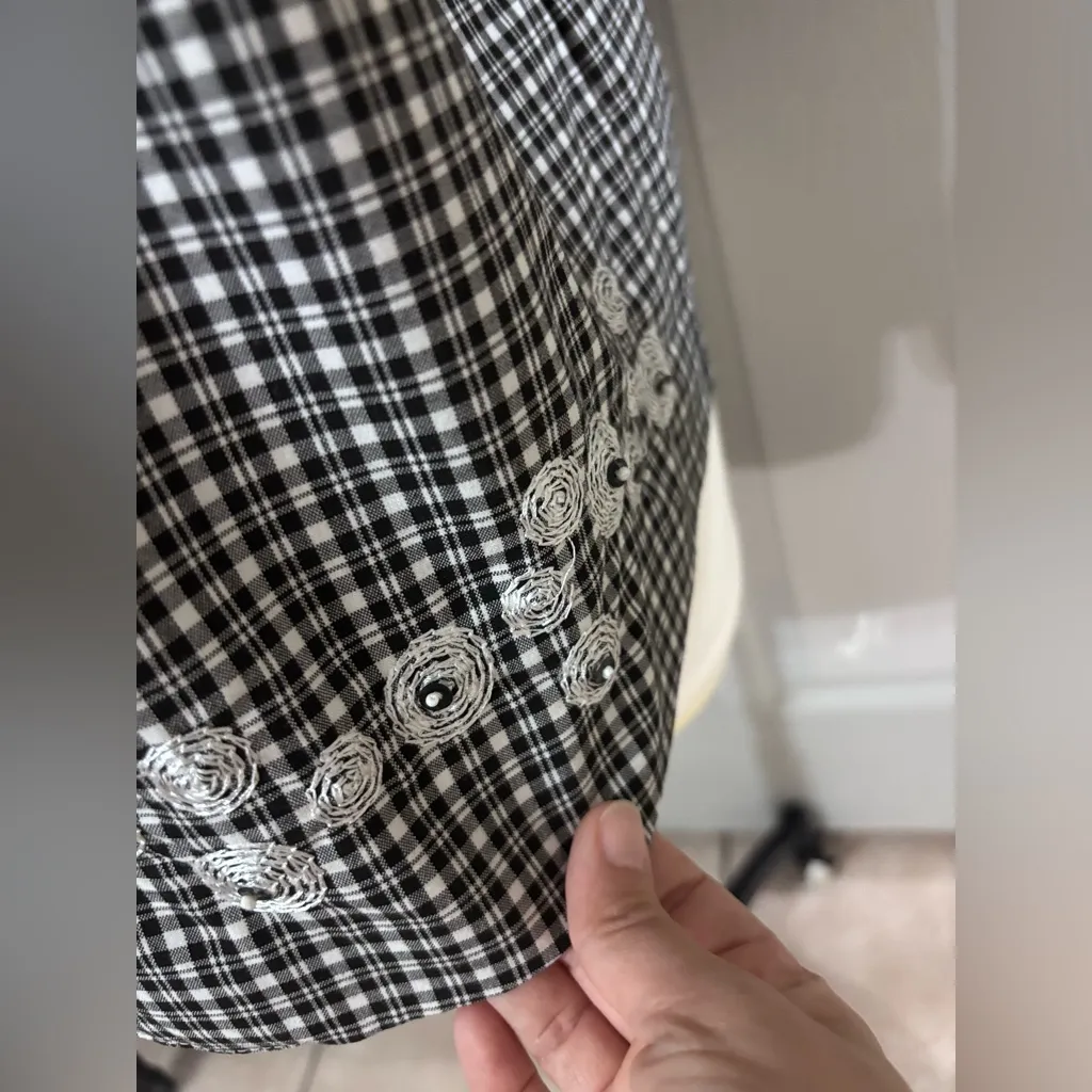 Alfred Dunner Black White Gingham Plaid Shirt Womens Sz 10 Embroidered Floral - Image 3