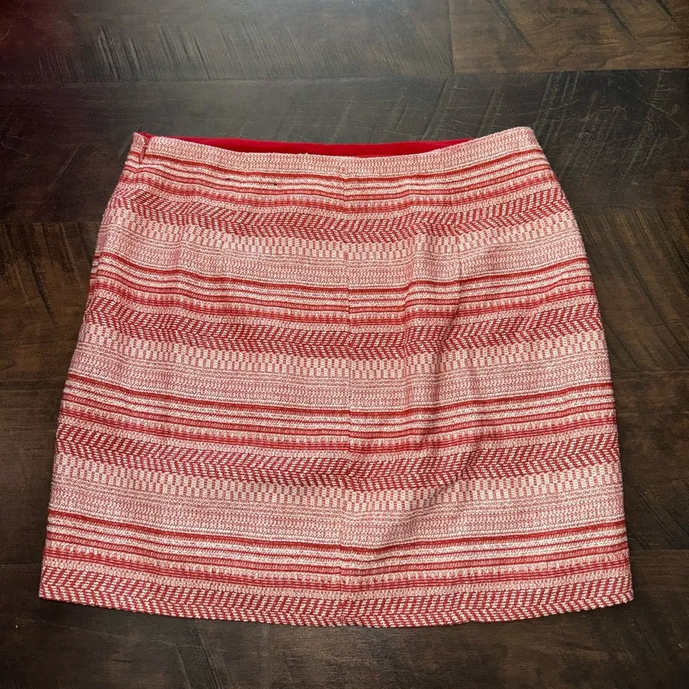 3/$20 Red Patterned Banana Republic Skirt - Image 6
