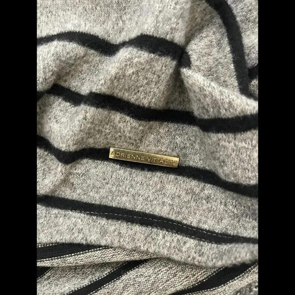 Women’s Adrienne Vittadini V-neck Gray Striped Sweater, Lace Accent, Size Medium - Image 4