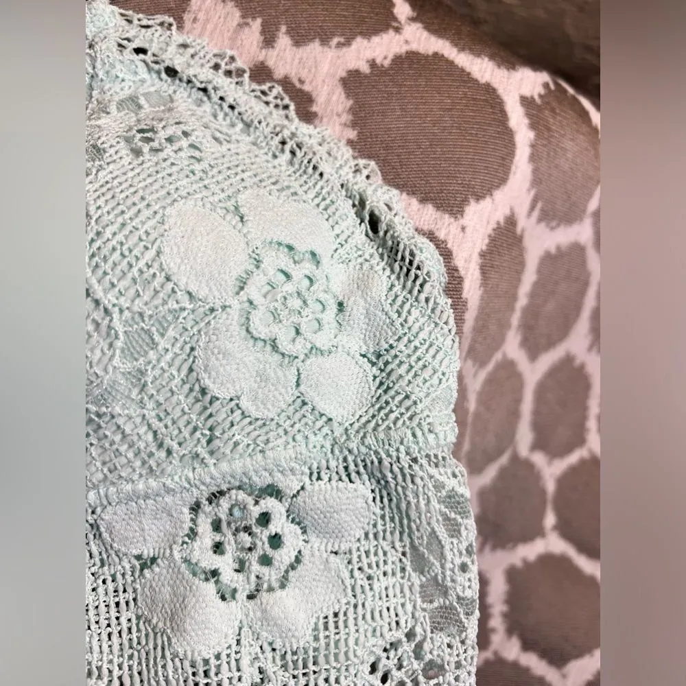 Aerie padded bralette, lovely mint green and floral embroidery size Med. fancy - Image 4