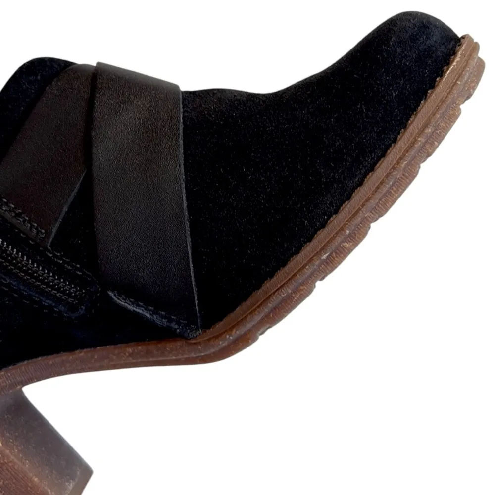 EUC Clarks Leather Heeled Booties Black Size 8 Wide Width - Image 3