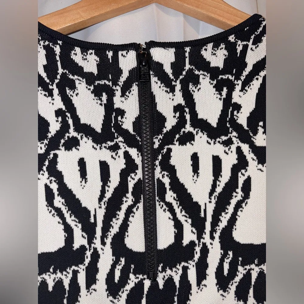 Pink Tartan Luxe Knit Black White Animal Print Crew Neck Size Medium Jaguar NWT - Image 3