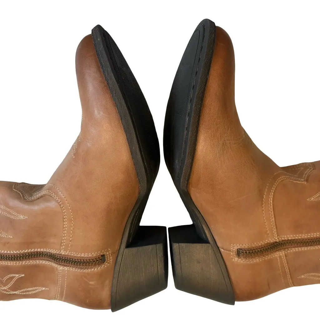 Ariat Darlin Round Toe Short Western Boots, Sz 9 - Image 8