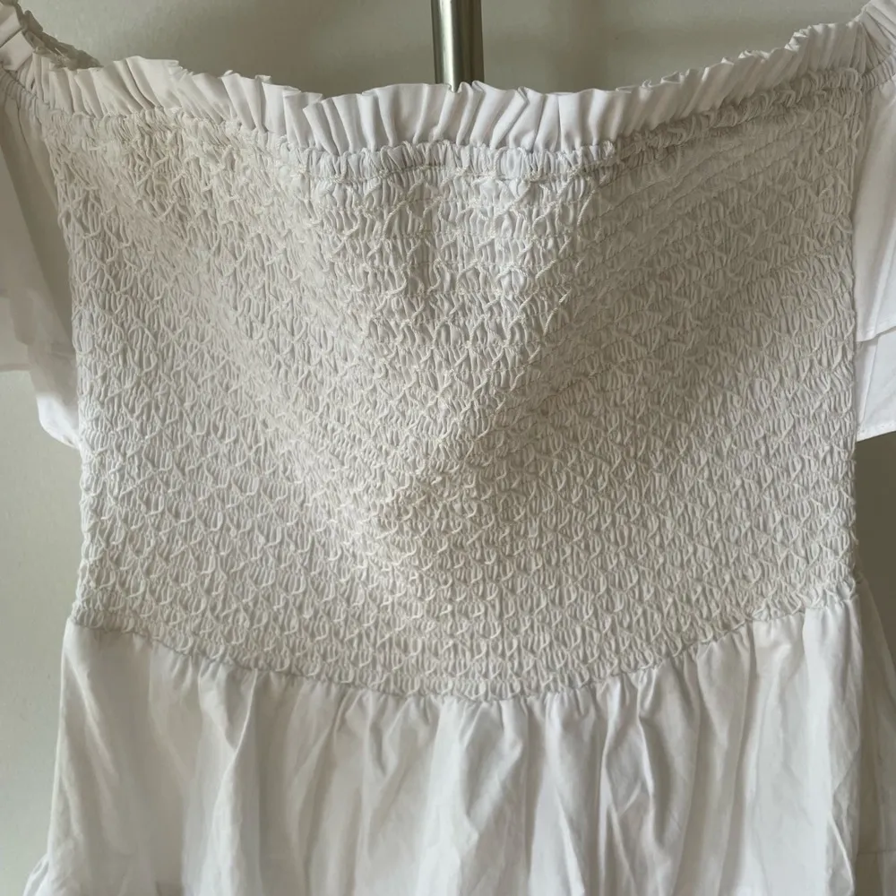 Revolve Elliatt White Off-Shoulder Flutter Sleeve Sundress - Image 4