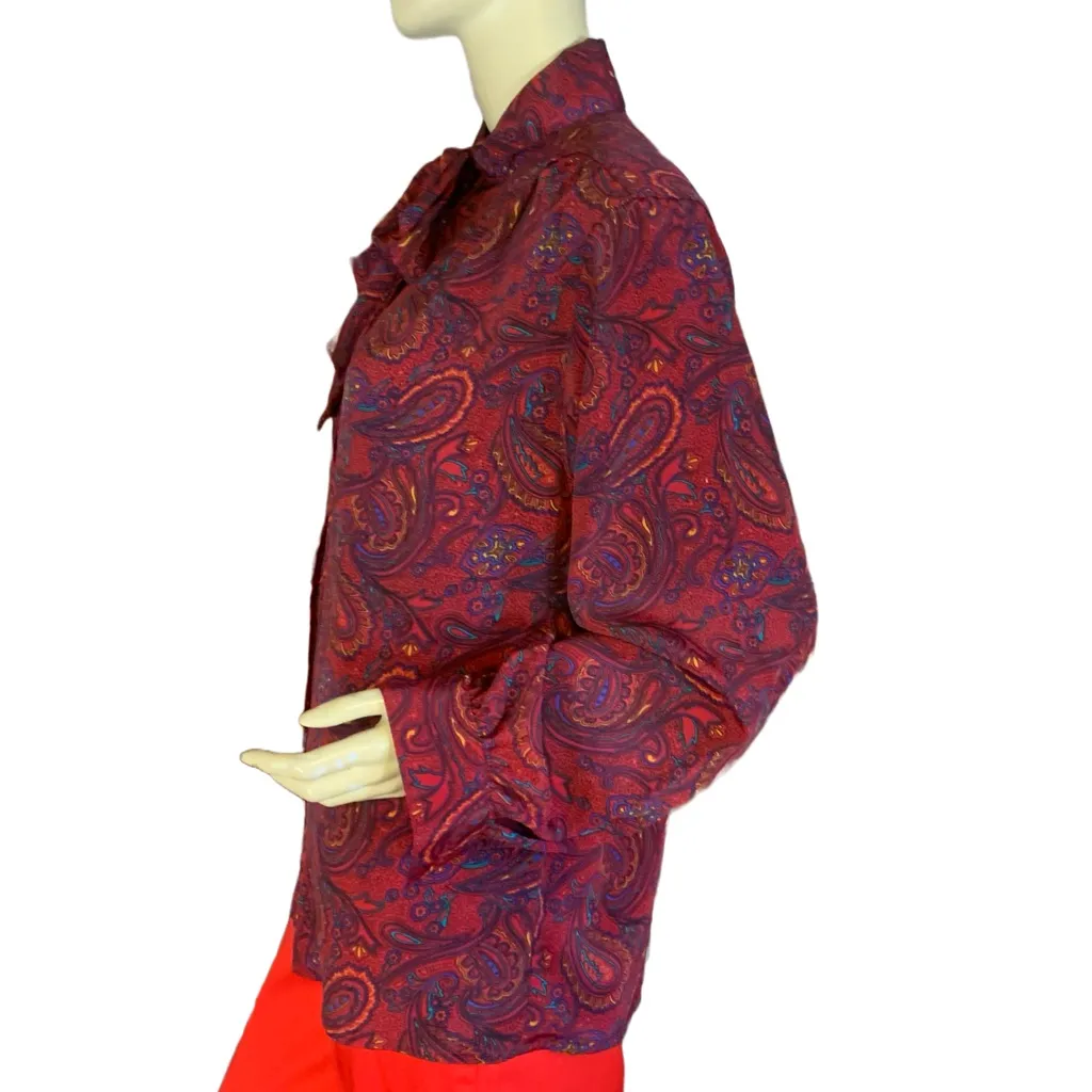 VINTAGE 1980'S ALFRED DUNNER BURGUNDY, RED & BLUE PAISLEY PRINT BLOUSE (10) - Image 2