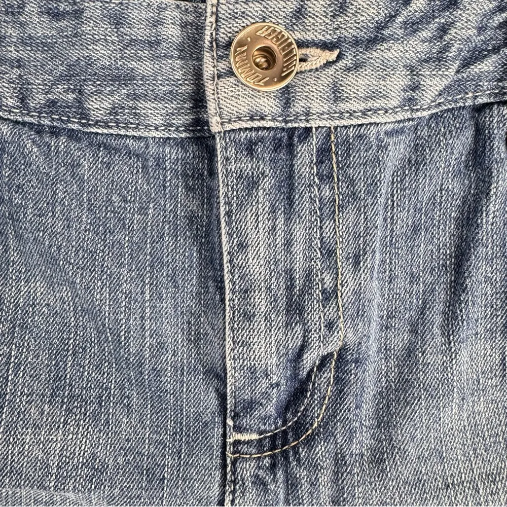 Tommy Hilfiger Medium Wash Denim Shorts Snap Flap Back Pockets Size 12 - Image 3
