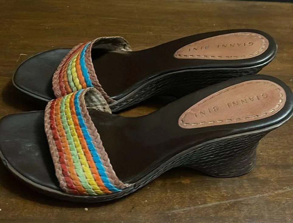 Gianni Bini wedge sandles sz8.5 Brown with multicolored strap - Image 4