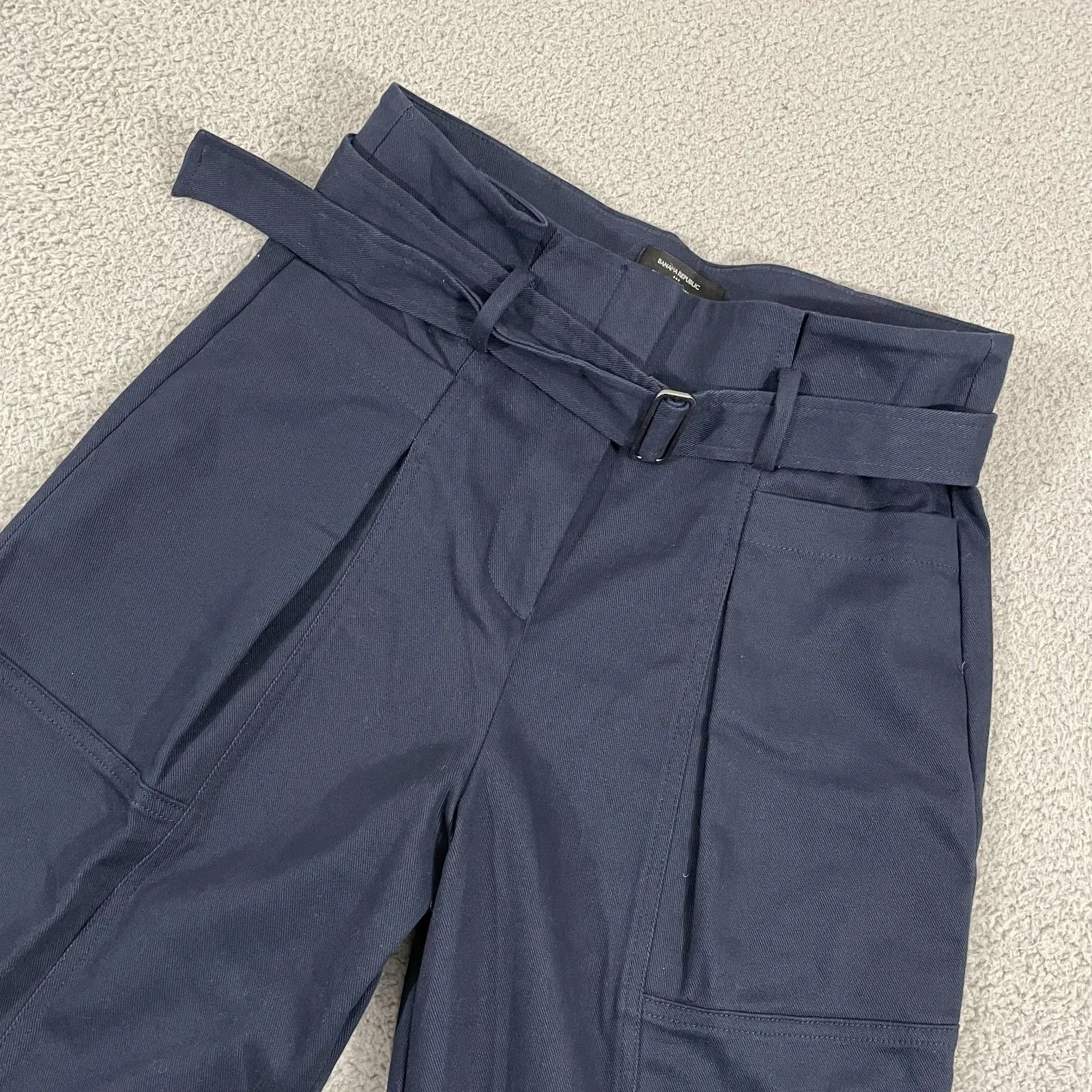 NEW Banana Republic Twill Belted Pants Women 8 Navy high Rise Pleated Taper - Image 2