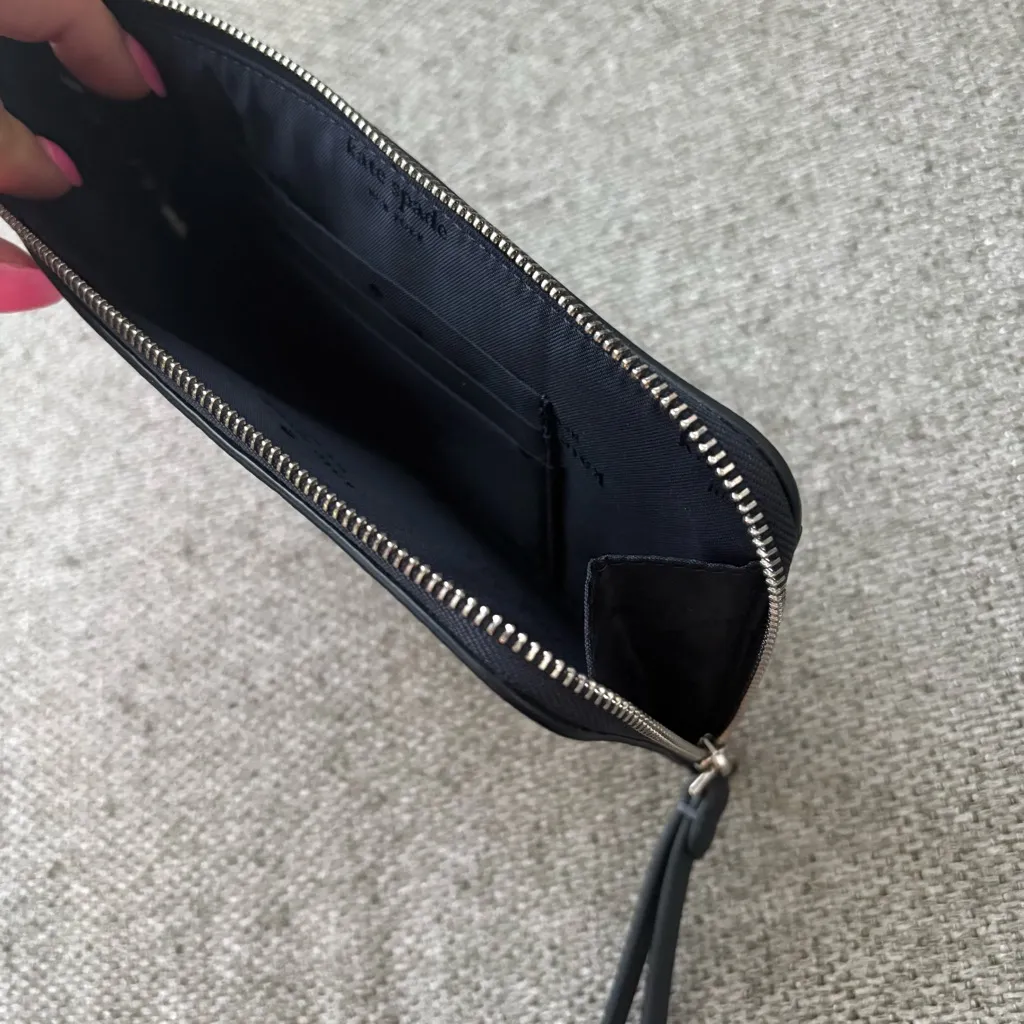 Kate Spade Black and Cream Flower Wristlet - Image 3