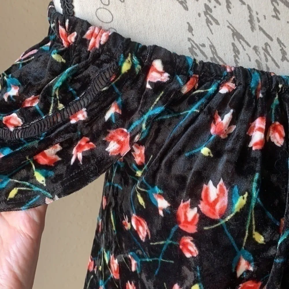 Francesca’s Blue Rain stretch velvet floral top S - Image 8