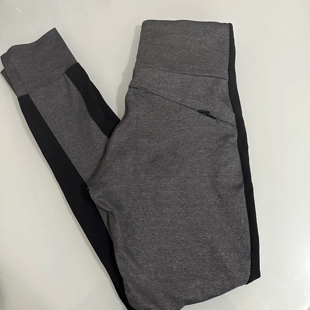 Athleta Charcoal and Black Leggings - Image 5