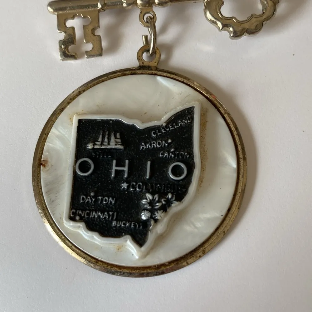 Vintage Ohio STATE Map w/ Gold Tone Key Womens Brooch FORT 1959 to the City Black - Image 2