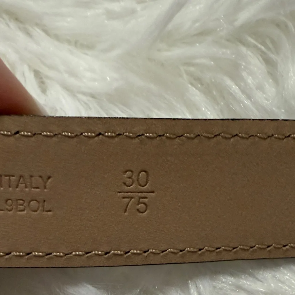 Burberry Black Leather Belt with Gold Buckle - Image 7