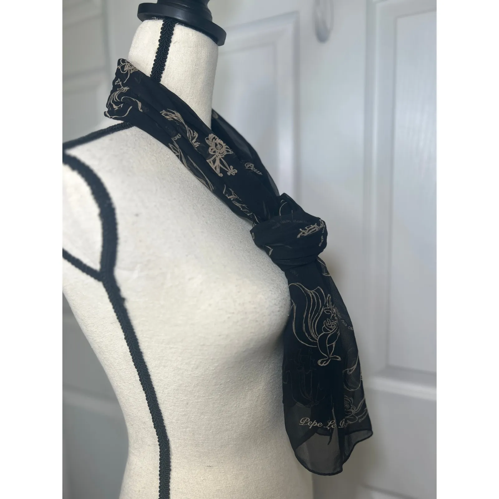 Warner Bros Pepe Le Pew Scarf Black Cartoon Character Print Lightweight - Image 4