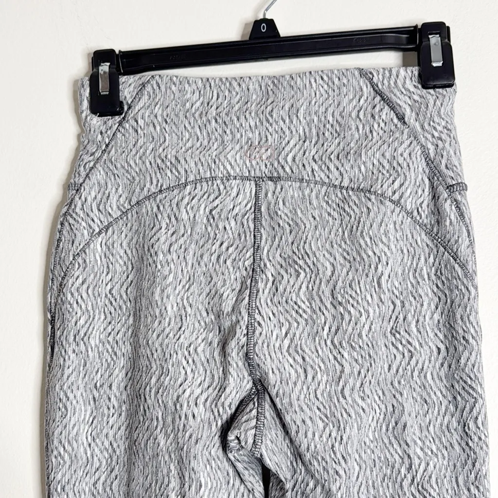 CALIA by Carrie Underwood Essential Jacqard Gray ZigZag Cropped Leggings size S - Image 5