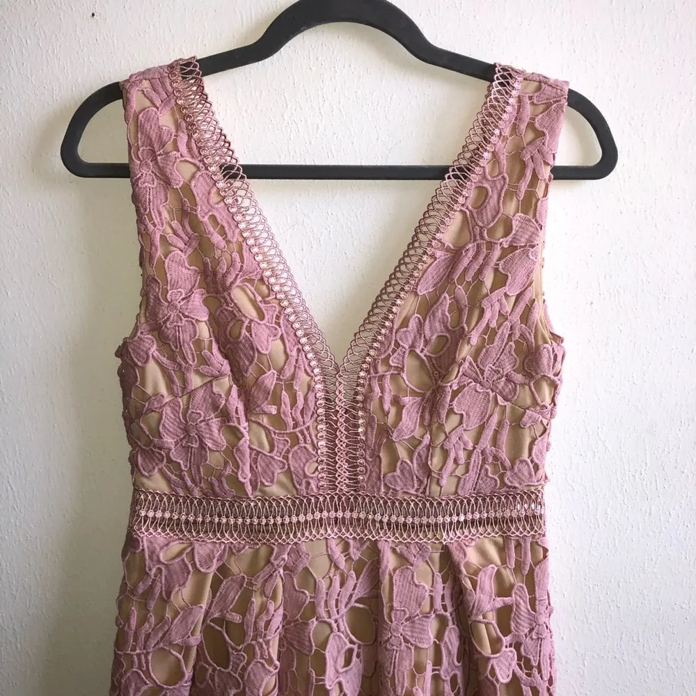 Romeo & Juliet Couture Double-V Lace Midi Dress - Image 4