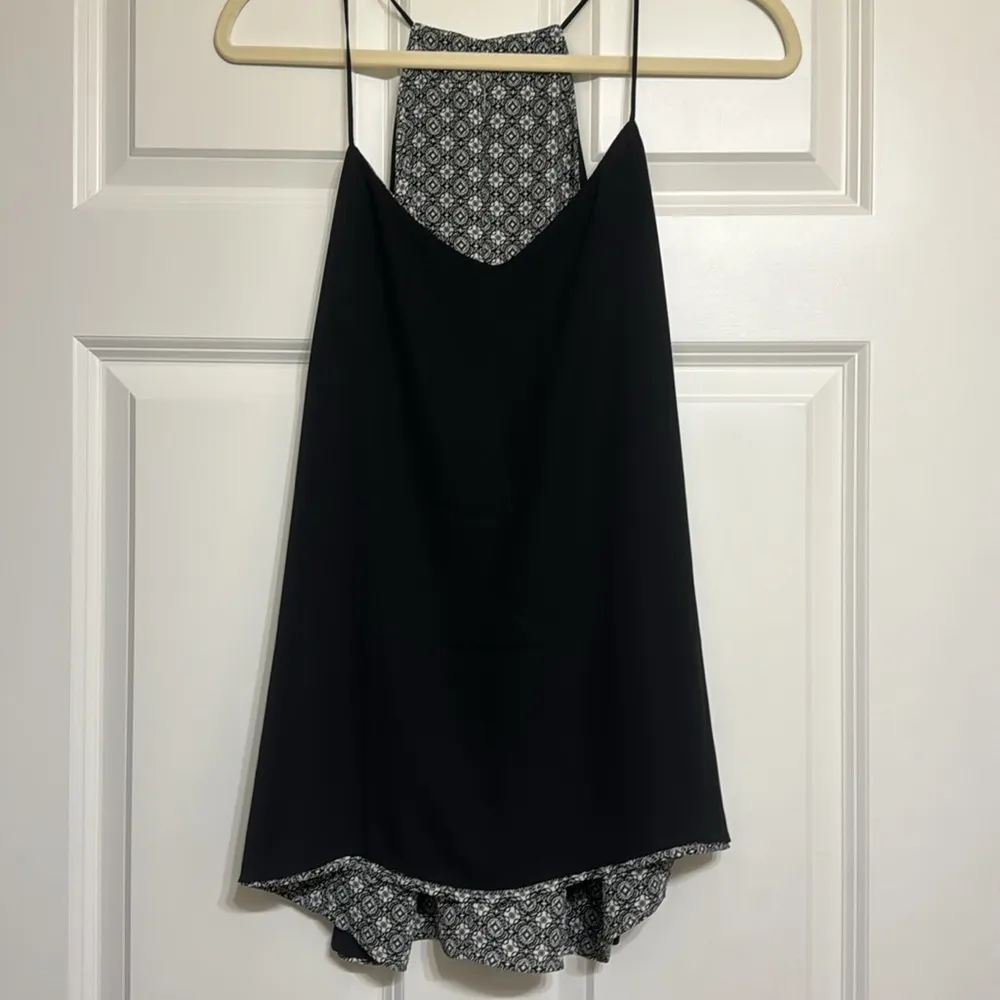 Express Black and White Design Reversible Barcelona Tank - Image 4