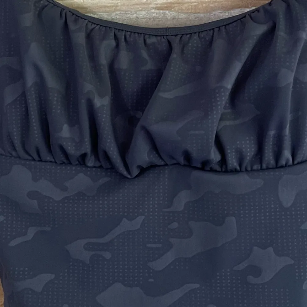 Zyia Active spaghetti strap padded camouflage sports bra size small - Image 4