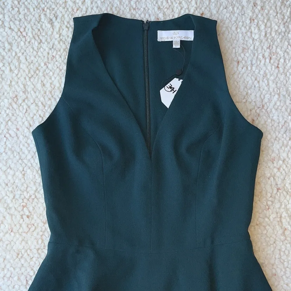 Dress the Population Catalina Fit Flare V-Neck Crepe Dress Pine Green Small - Image 5