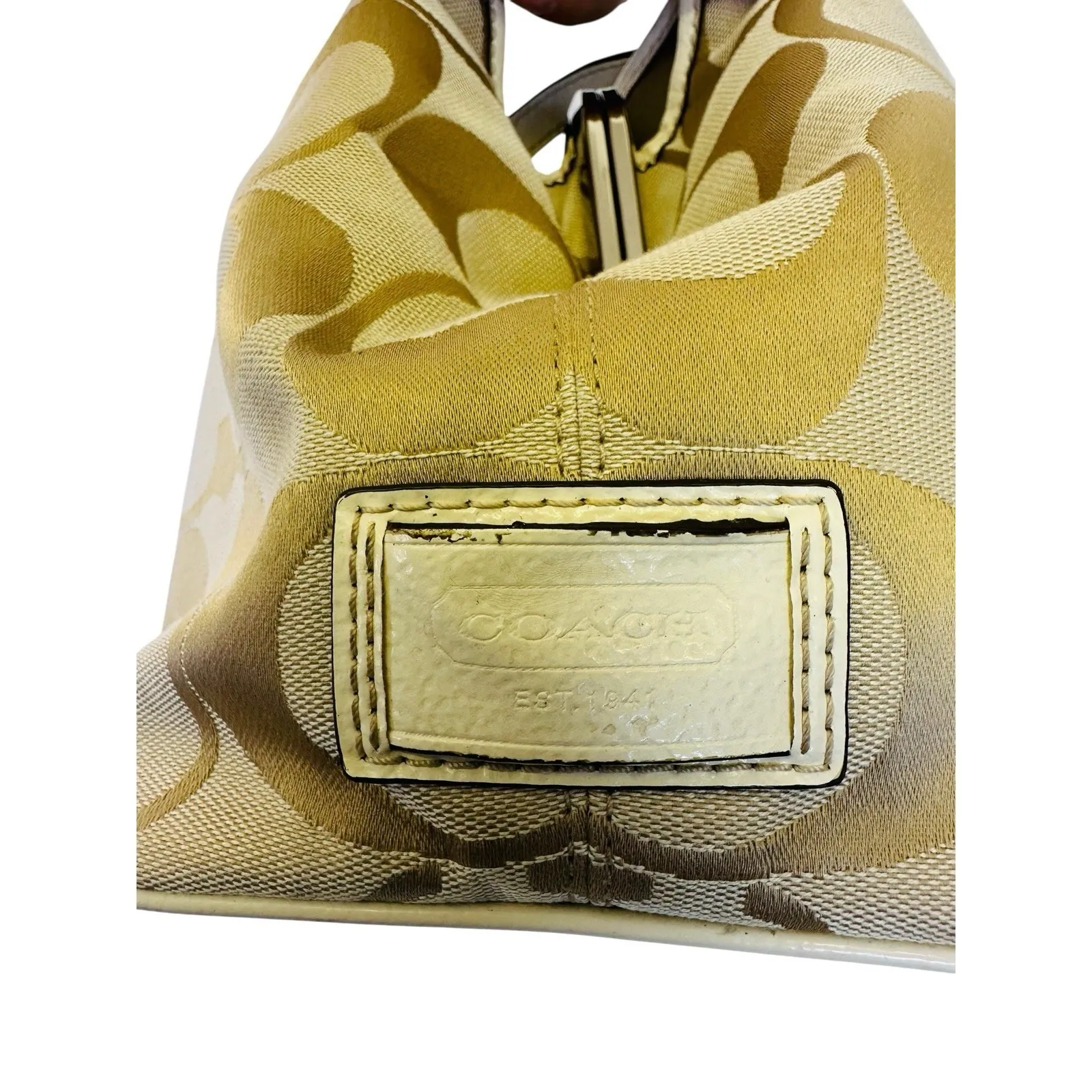 Coach Beige Signature Canvas and Patent Leather Kisslock Framed Carryall Tote - Image 4