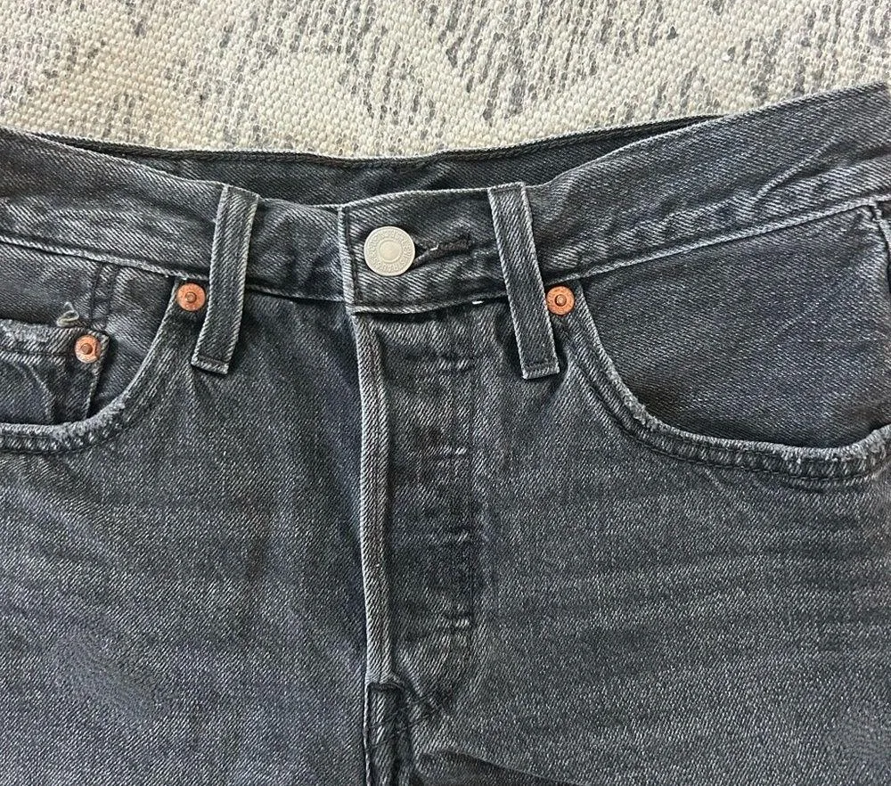 LEVI'S 501 High-Rise Cut-Off Raw Hem Jean Shorts in Washed Black - Image 2