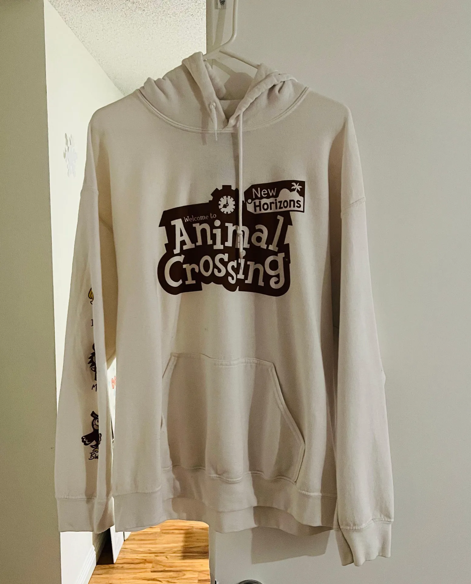 Animal Crossing White Hoodie Size L - Image 5