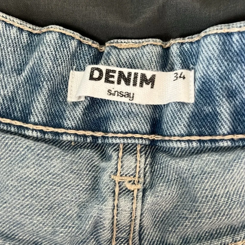 Sinsay Pleated Denim Short Size 4 Blue - Image 3