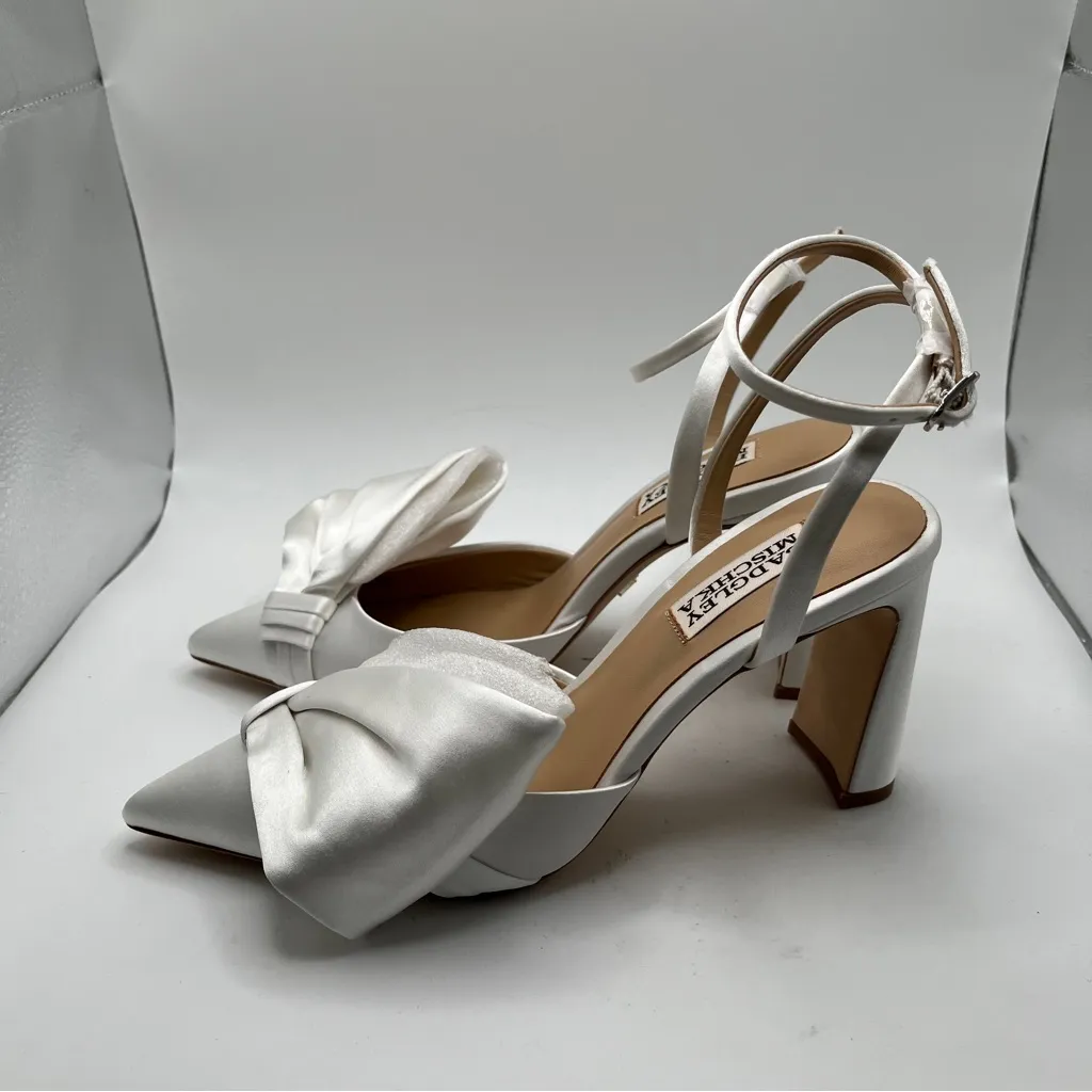NWB Badgley Mischka Women's Alease white silk size 5.5 heels party wedding - Image 5