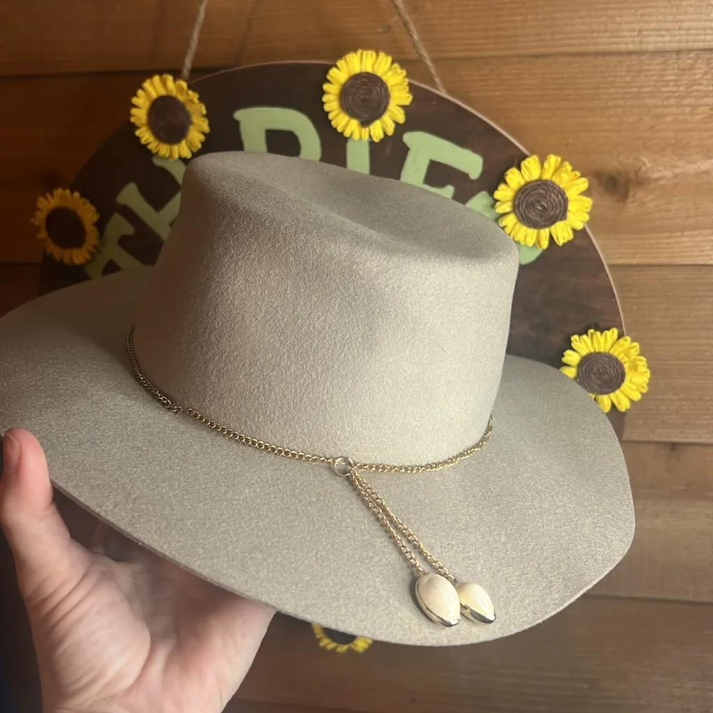 NWT Shyanne Beige Tan Wide Brim Cowgirl Boater Hat Gold Chain Shell Wool OSFA - Image 8