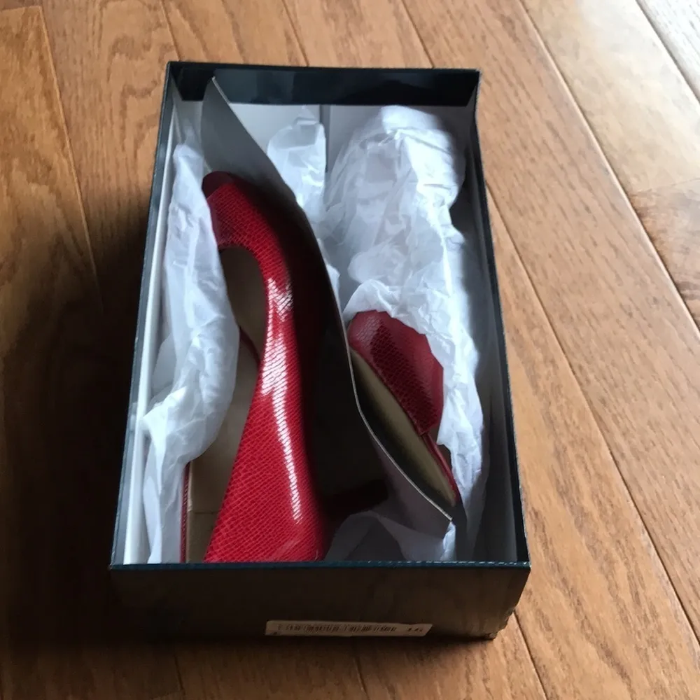 Nib Karen Scott Mory Open Toe red pebbled pumps - Image 10