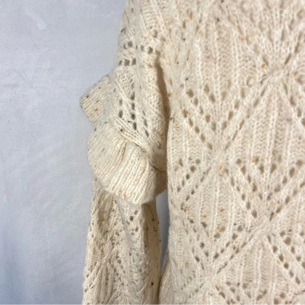 Old Navy Ruffle Sleeve Chunky Knit Oatmeal Sweater size Medium M 742590 - Image 4