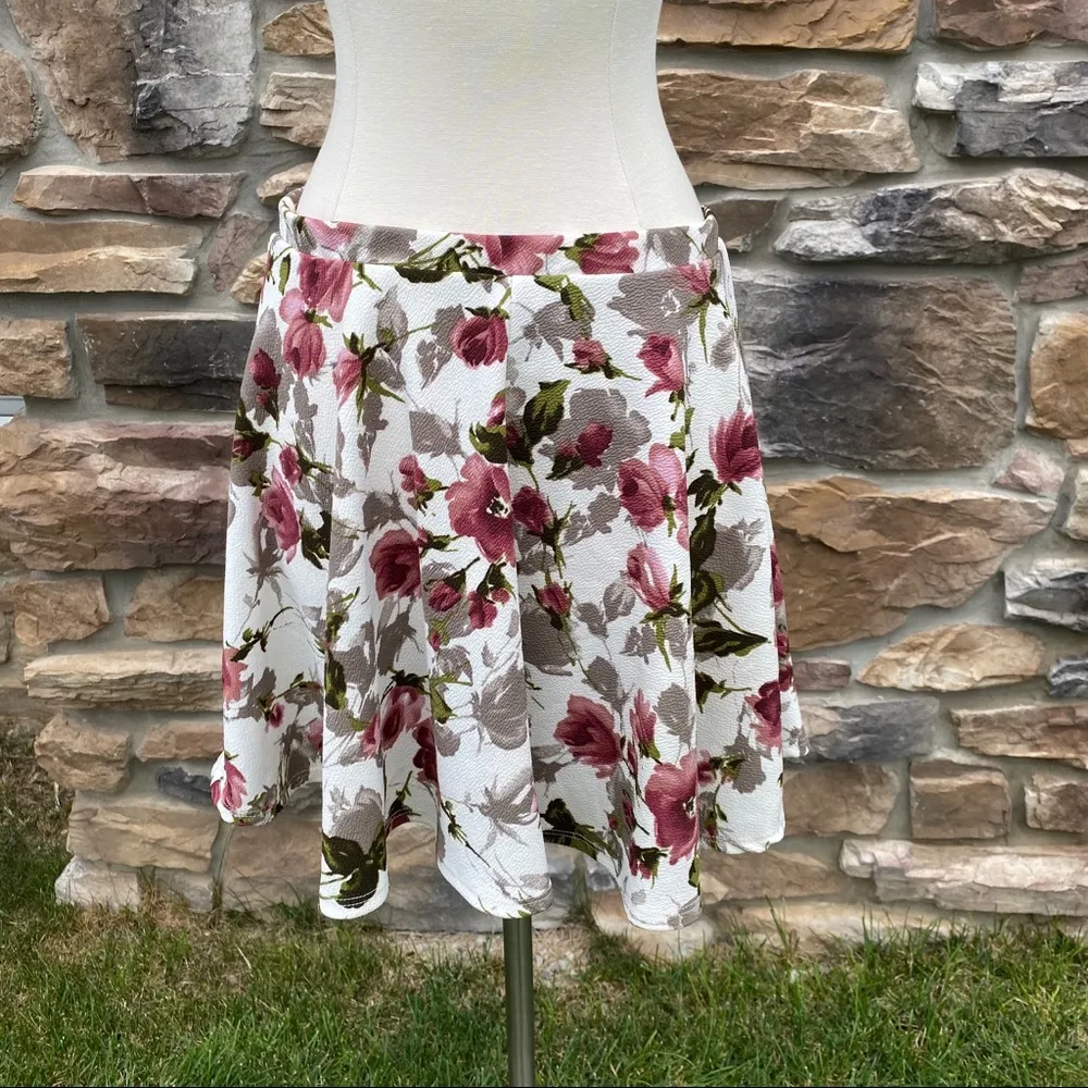 Windsor Floral Skater Skirt - Image 3