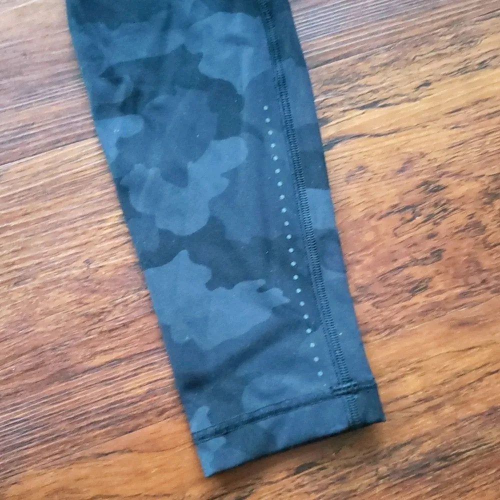 Lululemon Black Gray Camo Yoga Edgy Feminine Athleisure Workout 27" Size 4 - Image 4