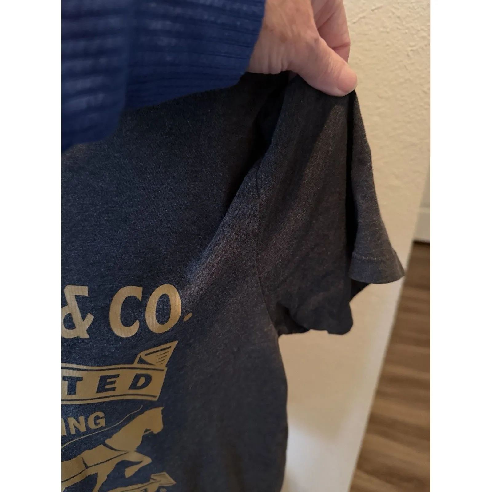 Levi's Women's Gray Shirt Sleeve Large Tshirt - Image 3