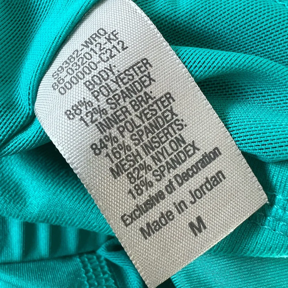 🩵On trend bright summer neons Slimming M workout top w built in bra! WORN ONCE! - Image 8