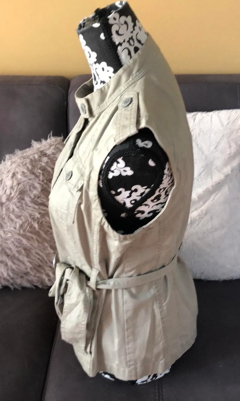Beige Color Cargo Style Vest Size Small - Image 2
