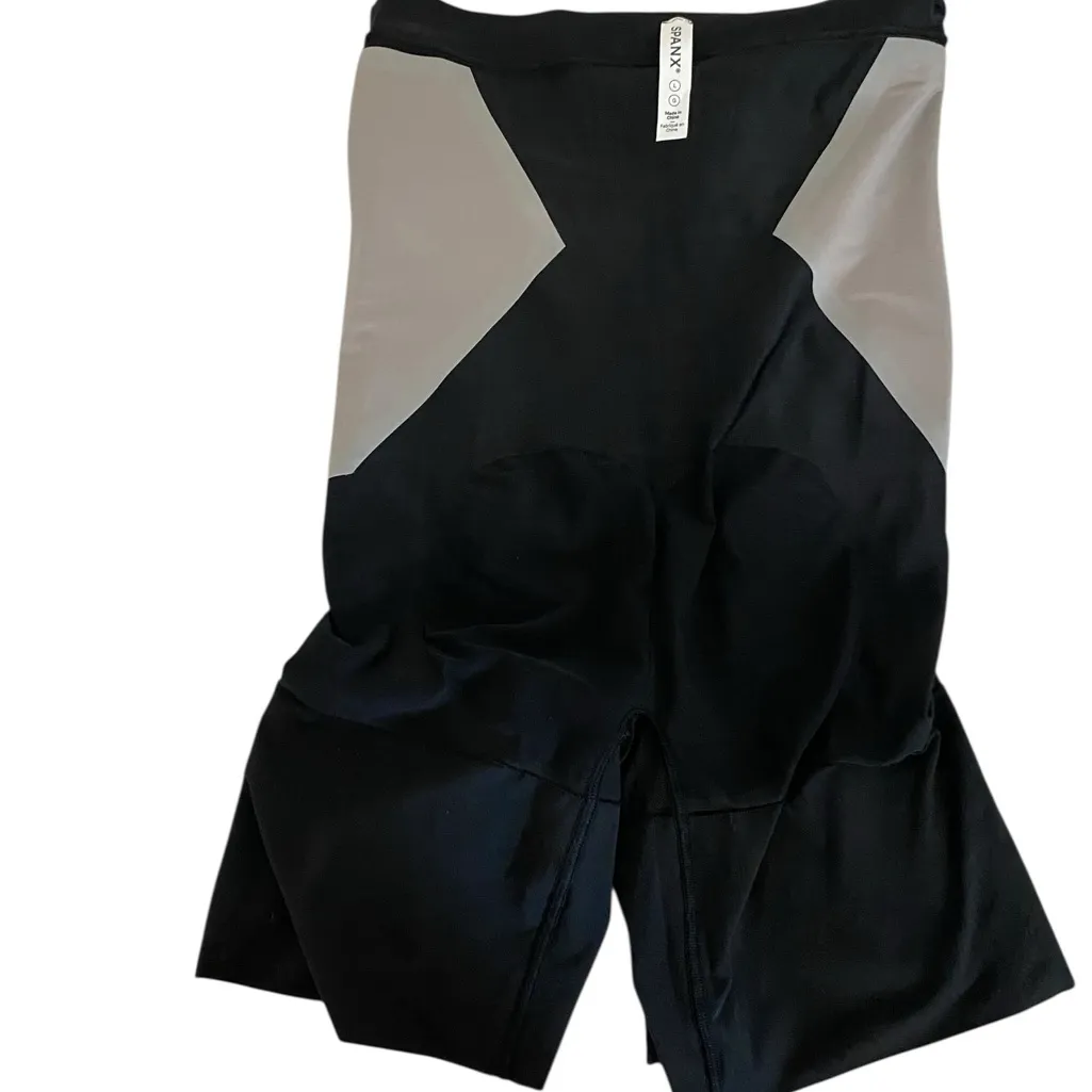 New SPANXsculpt™ OnCore High-Waisted Mid-Thigh Shorts Black Shapewear Revolve - Image 12
